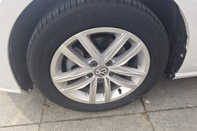 Used Volkswagen Golf 2018 1.6L Automatic Comfort Model Left Front Wheel Hub