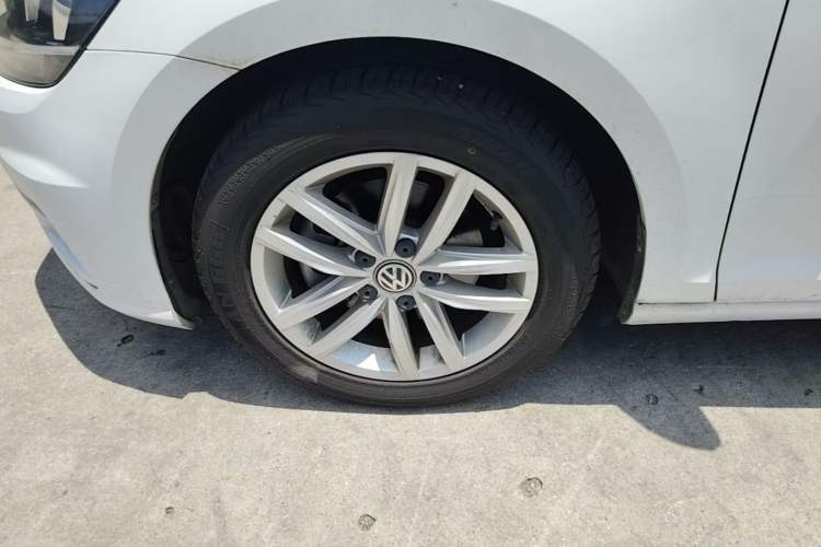 Used Volkswagen Golf 2018 1.6L Automatic Comfort Model Left Front Wheel Hub