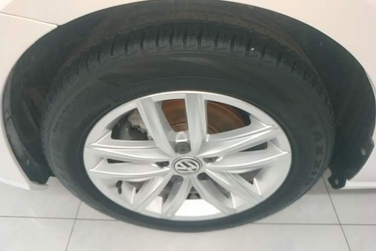 Used Volkswagen Golf 2018 230TSI Automatic Comfort Model Left Front Wheel Hub