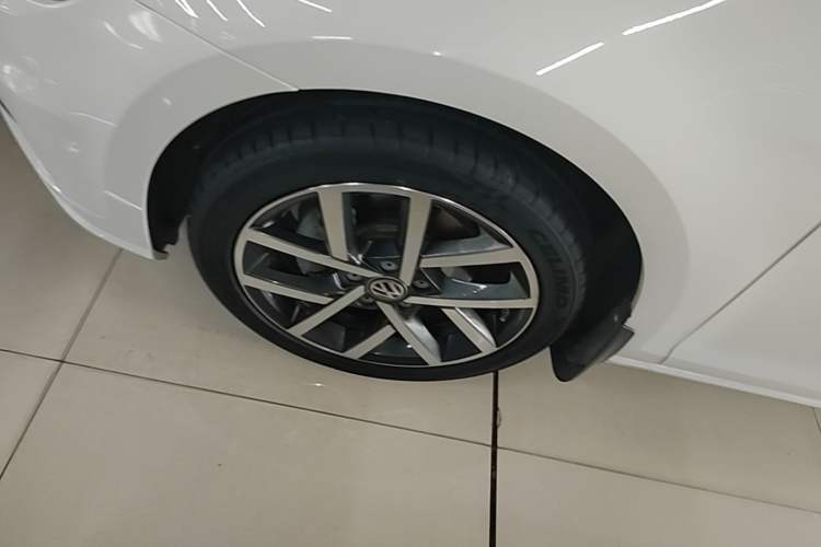 Used Volkswagen Golf 2018 230TSI Automatic Luxury Version Left Front Wheel Hub