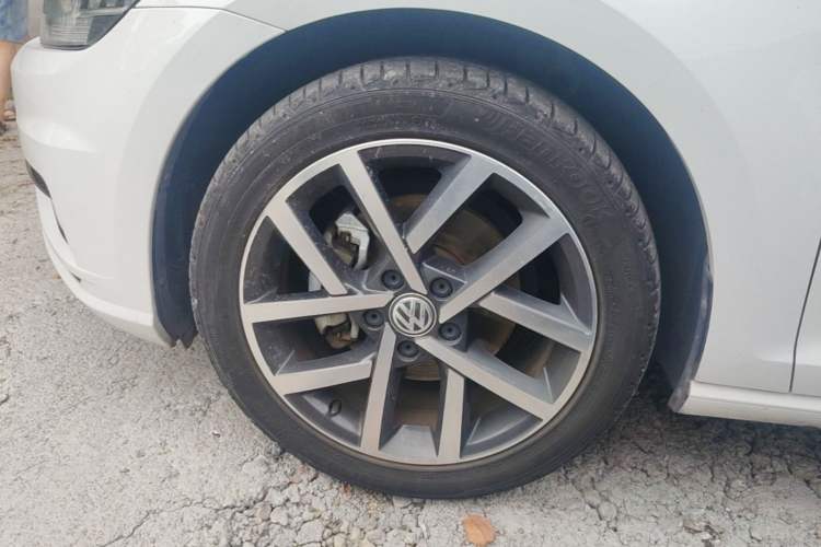 Used Volkswagen Golf 2018 230TSI Automatic Luxury Version Left Front Wheel Hub