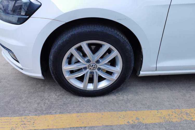 Used Volkswagen Golf 2018 230TSI Automatic Comfort Model Left Front Wheel Hub