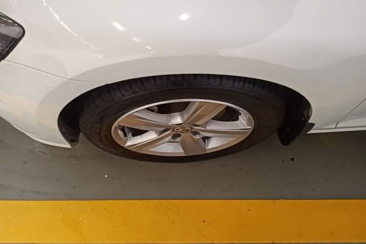 Used Volkswagen Golf 2018 1.6L Automatic Fashion Model Left Front Wheel Hub