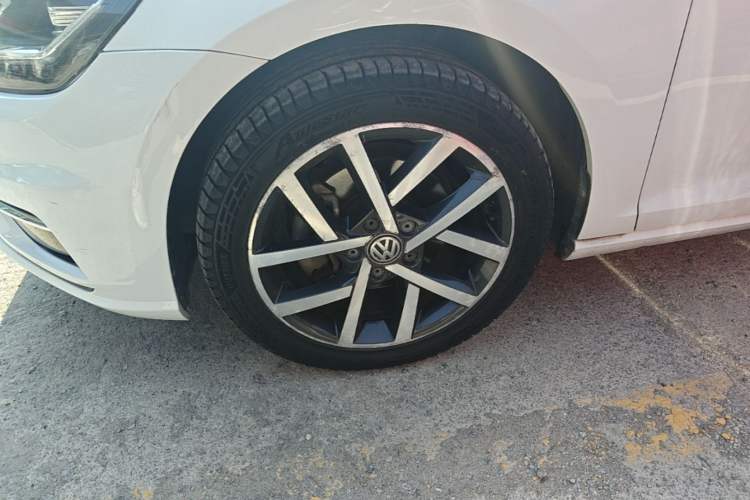 Used Volkswagen Golf 2018 230TSI Automatic Luxury Version Left Front Wheel Hub