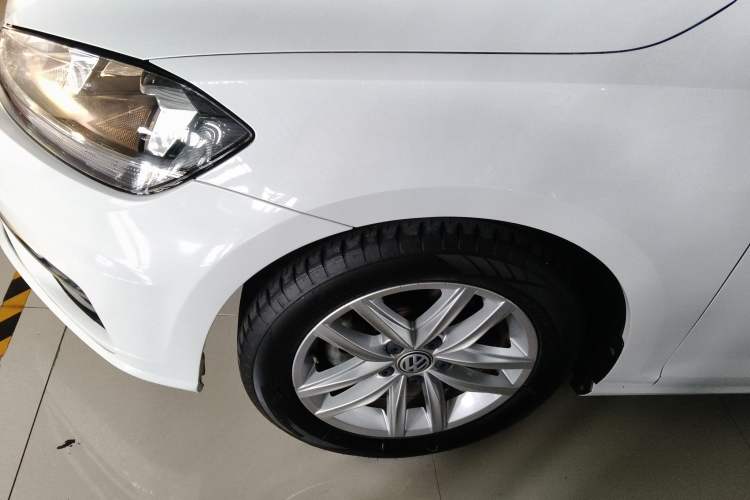 Used Volkswagen Golf 2018 1.6L Automatic Comfort Model Left Front Wheel Hub