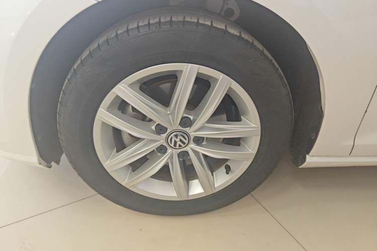 Used Volkswagen Golf 2018 1.6L Automatic Comfort Model Left Front Wheel Hub
