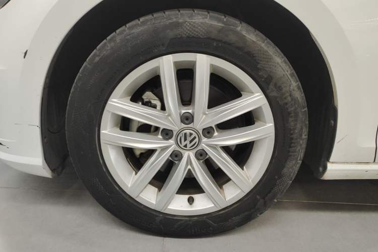 Used Volkswagen Golf 2018 230TSI Automatic Comfort Model Left Front Wheel Hub