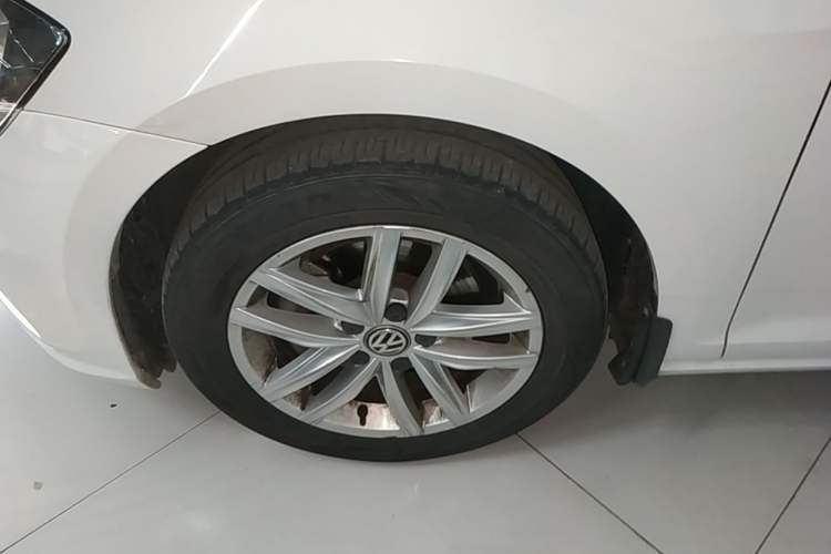 Used Volkswagen Golf 2018 1.6L Automatic Comfort Model Left Front Wheel Hub