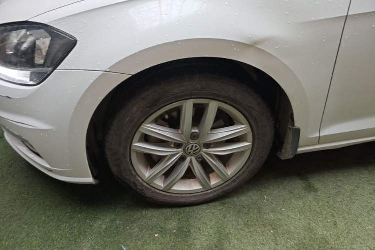 Used Volkswagen Golf 2018 230TSI Automatic Comfort Model Left Front Wheel Hub