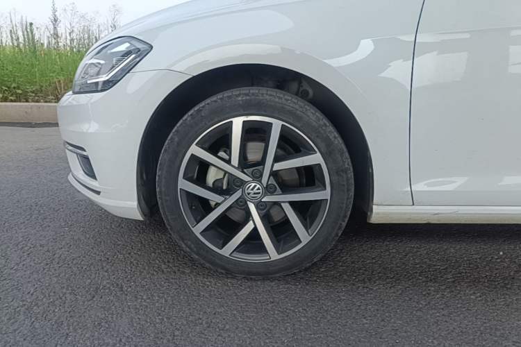 Used Volkswagen Golf 2018 230TSI Automatic Luxury Version Left Front Wheel Hub