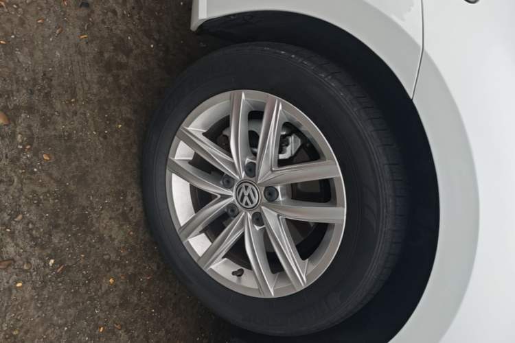 Used Volkswagen Golf 2018 1.6L Automatic Comfort Model Left Front Wheel Hub