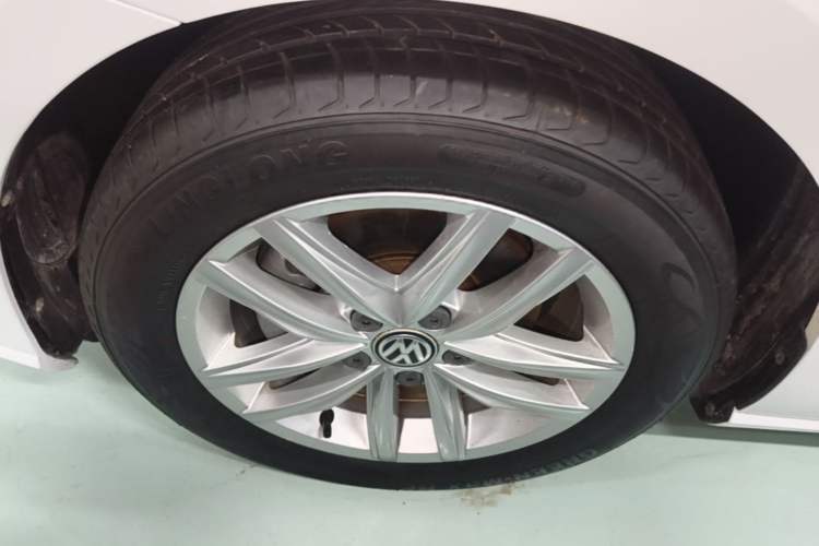 Used Volkswagen Golf 2018 230TSI Automatic Comfort Model Left Front Wheel Hub