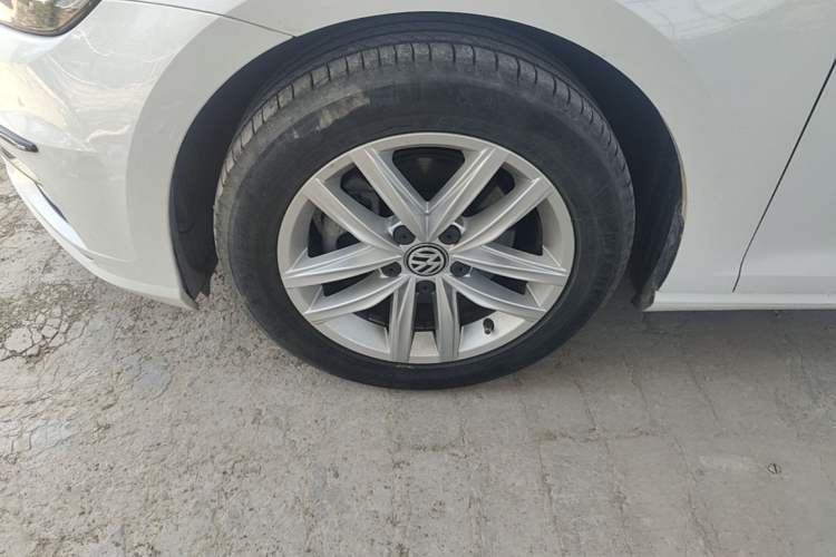 Used Volkswagen Golf 2018 230TSI Automatic Comfort Model Left Front Wheel Hub