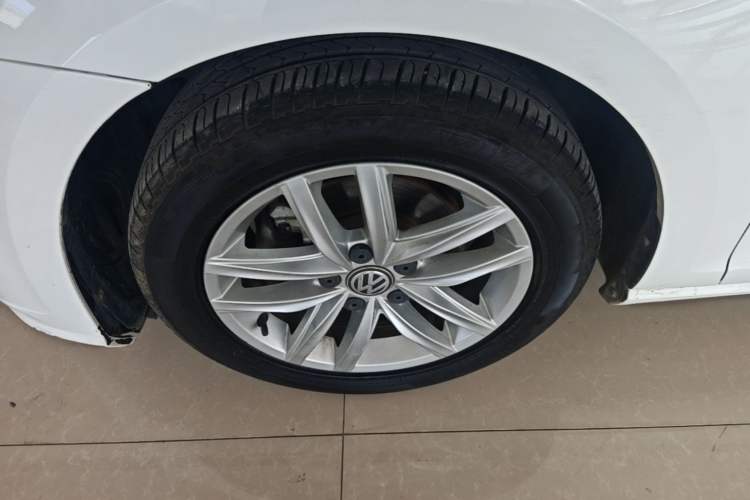 Used Volkswagen Golf 2018 230TSI Automatic Comfort Model Left Front Wheel Hub