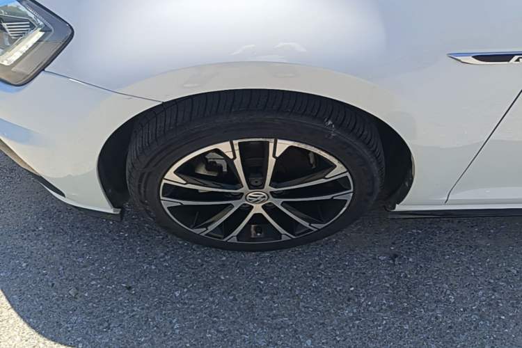 Used Volkswagen Golf 2018 280TSI Automatic R-Line Model Left Front Wheel Hub