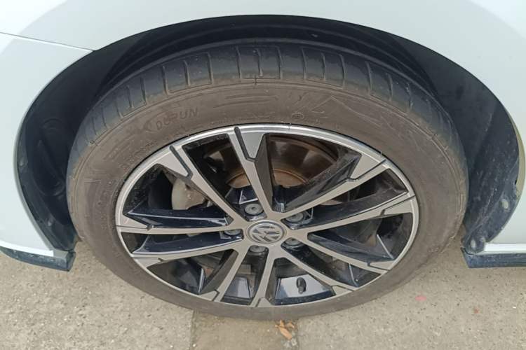 Used Volkswagen Golf 2018 280TSI Automatic R-Line Model Left Front Wheel Hub