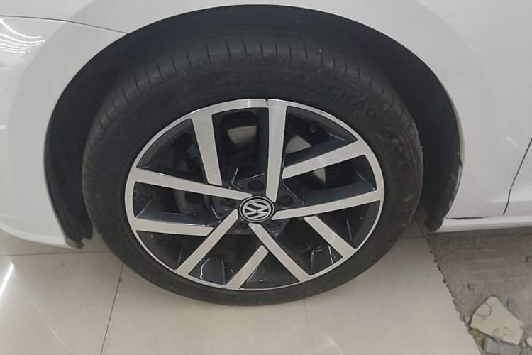Used Volkswagen Golf 2018 230TSI Automatic Luxury Version Left Front Wheel Hub
