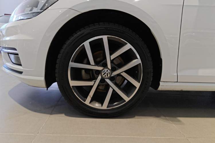 Used Volkswagen Golf 2018 230TSI Automatic Luxury Version Left Front Wheel Hub