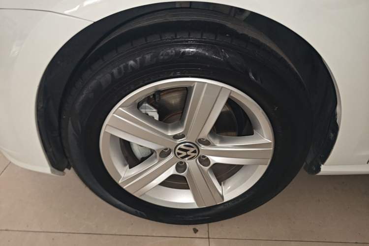 Used Volkswagen Golf 2018 230TSI Automatic Comfort Model Left Front Wheel Hub