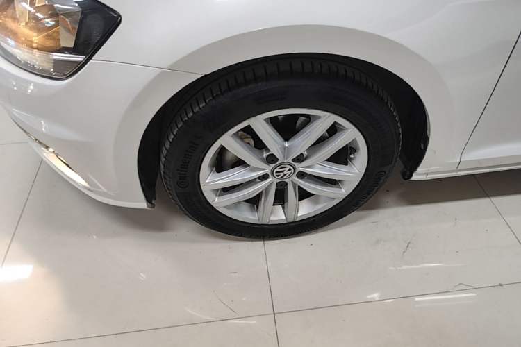 Used Volkswagen Golf 2018 230TSI Automatic Comfort Model Left Front Wheel Hub