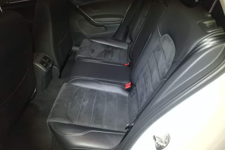 Used Volkswagen Golf 2018 230TSI Automatic Luxury Version Left Rear Seat