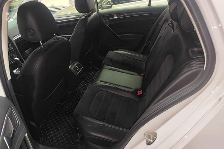 Used Volkswagen Golf 2018 230TSI Automatic Luxury Version Left Rear Seat