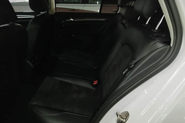 Used Volkswagen Golf 2018 230TSI Automatic Luxury Version Left Rear Seat