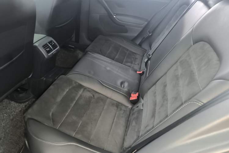 Used Volkswagen Golf 2018 230TSI Automatic Luxury Version Left Rear Seat