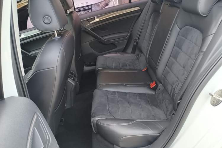 Used Volkswagen Golf 2018 230TSI Automatic Luxury Version Left Rear Seat