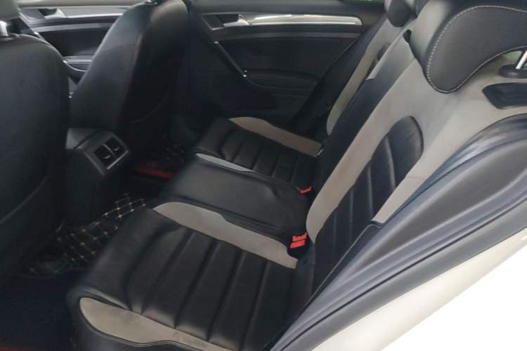Used Volkswagen Golf 2018 280TSI Automatic R-Line Model Left Rear Seat