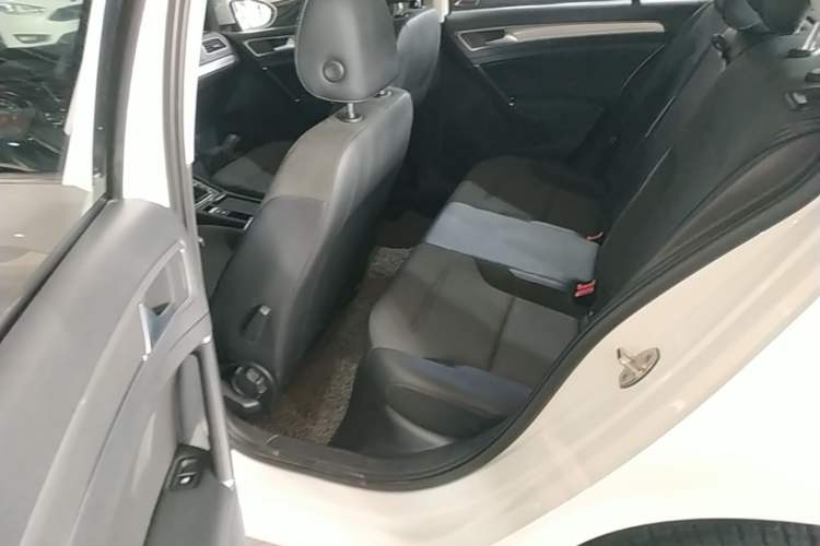 Used Volkswagen Golf 2018 1.6L Automatic Comfort Model Left Rear Seat