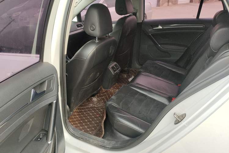 Used Volkswagen Golf 2018 230TSI Automatic Luxury Version Left Rear Seat