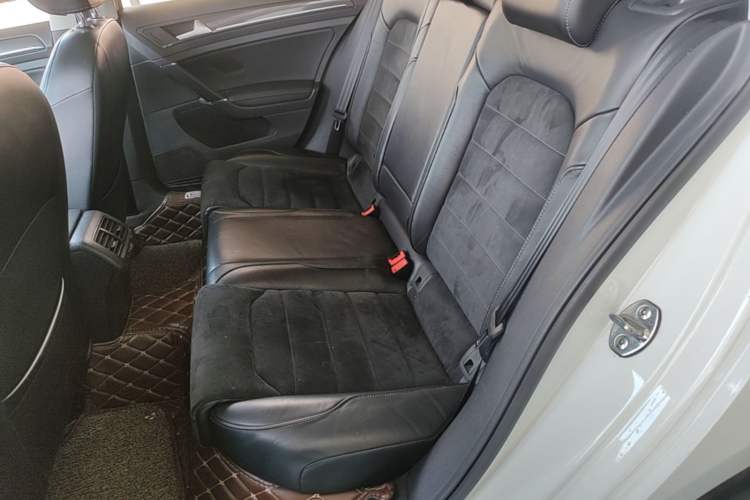 Used Volkswagen Golf 2018 230TSI Automatic Luxury Version Left Rear Seat