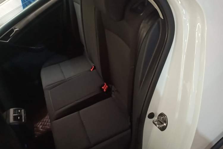 Used Volkswagen Golf 2018 1.6L Automatic Fashion Model Left Rear Seat