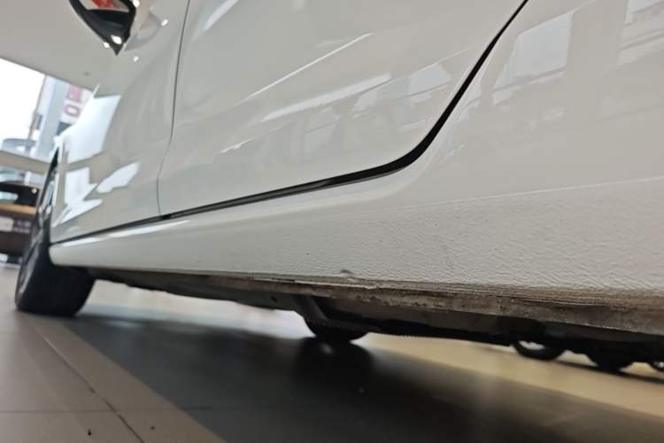 Used Volkswagen Golf 2018 230TSI Automatic Luxury Version Left Side Sill
