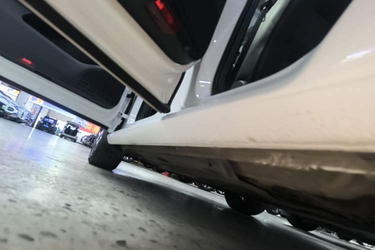Used Volkswagen Golf 2018 230TSI Automatic Luxury Version Left Side Sill