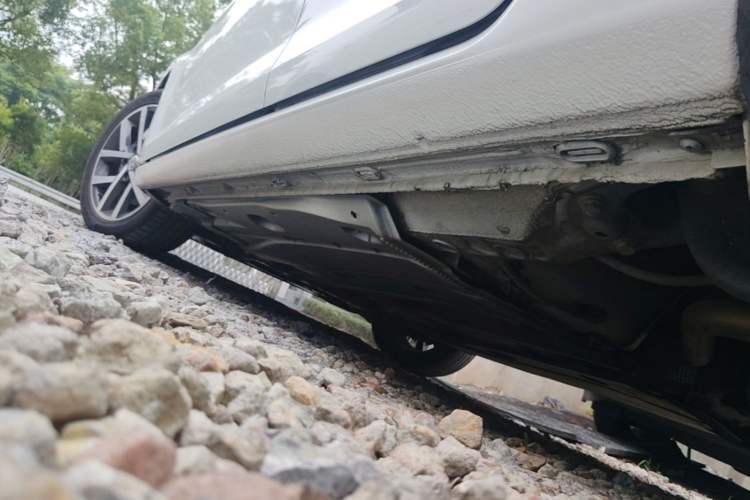 Used Volkswagen Golf 2018 230TSI Automatic Luxury Version Left Side Sill