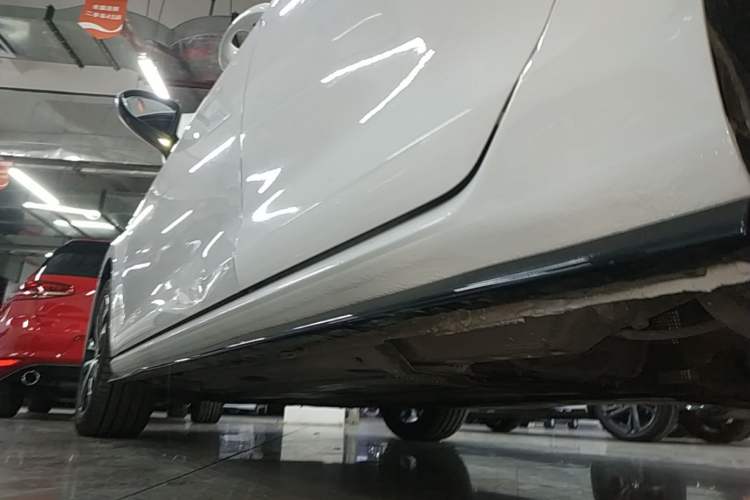 Used Volkswagen Golf 2018 280TSI Automatic R-Line Model Left Side Sill