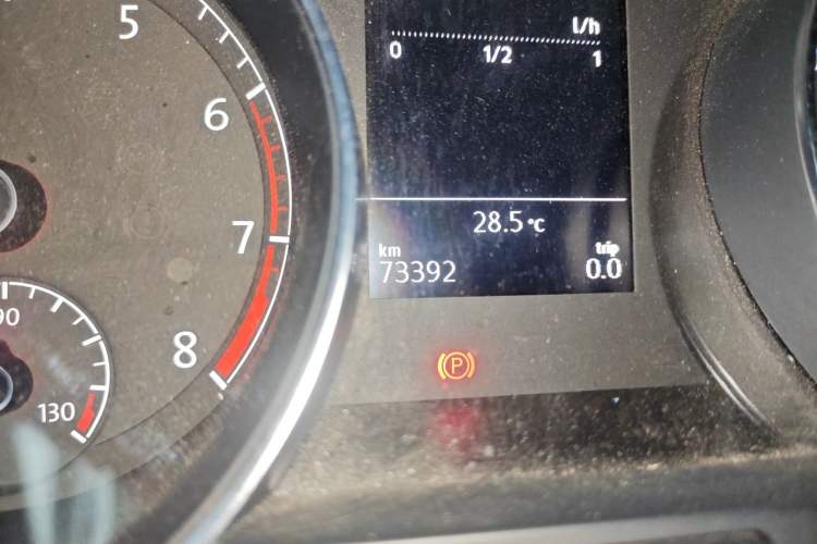 Used Volkswagen Golf 2018 230TSI Manual Comfort Version Odometer Close Up