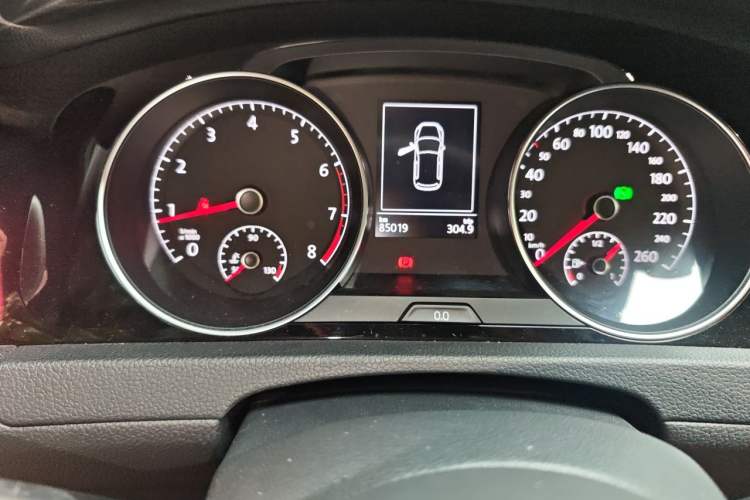 Used Volkswagen Golf 2018 280TSI Automatic R-Line Model Odometer Close Up