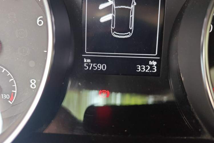 Used Volkswagen Golf 2018 1.6L Automatic Fashion Model Odometer Close Up