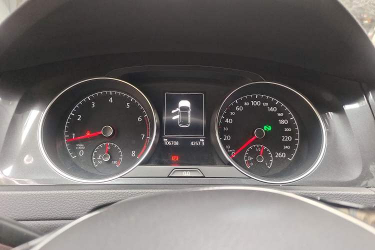 Used Volkswagen Golf 2018 230TSI Automatic Comfort Model Odometer Close Up