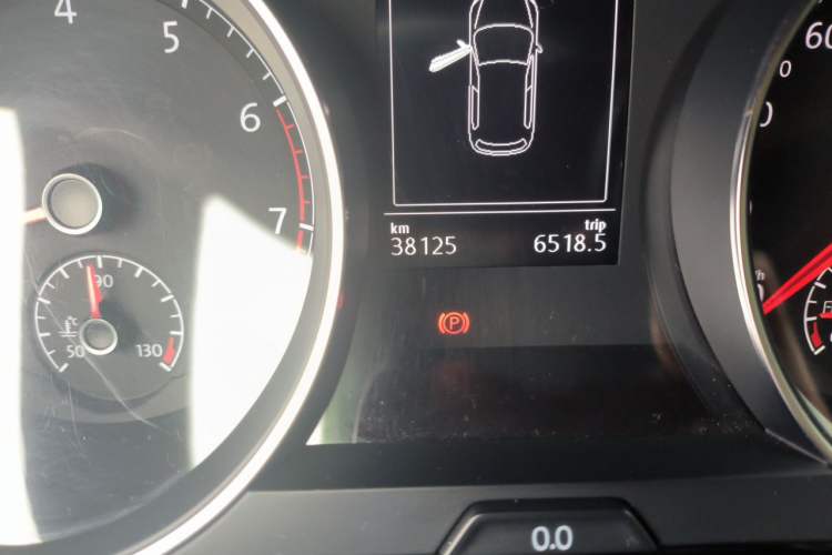 Used Volkswagen Golf 2018 280TSI Automatic R-Line Model Odometer Close Up