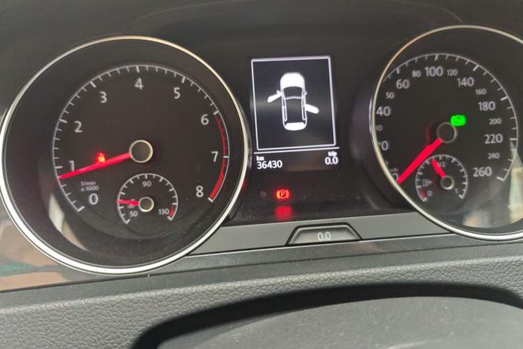 Used Volkswagen Golf 2018 230TSI Automatic Luxury Version Odometer Close Up