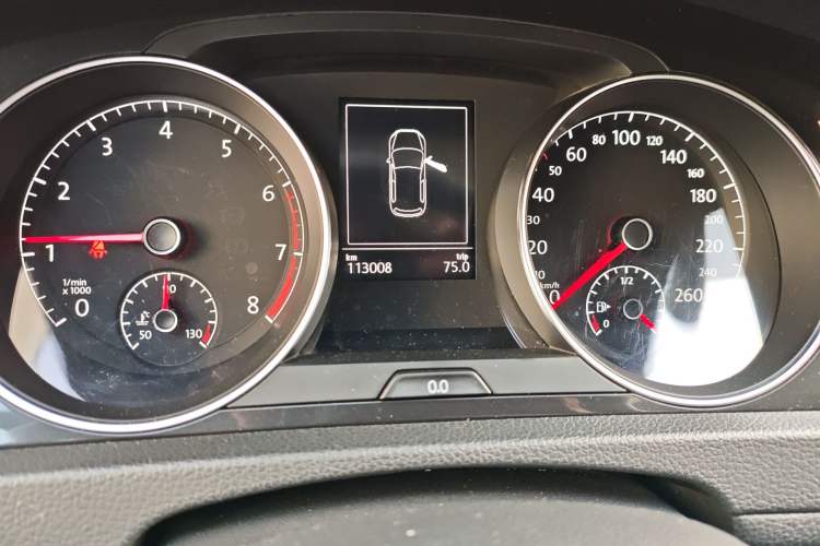 Used Volkswagen Golf 2018 230TSI Automatic Comfort Model Odometer Close Up