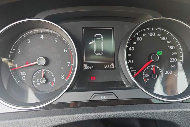 Used Volkswagen Golf 2018 280TSI Automatic R-Line Model Odometer Close Up