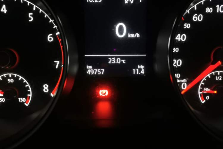 Used Volkswagen Golf 2018 230TSI Automatic Comfort Model Odometer Close Up
