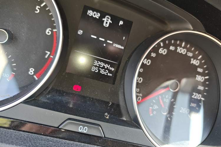 Used Volkswagen Golf 2018 1.6L Automatic Fashion Model Odometer Close Up