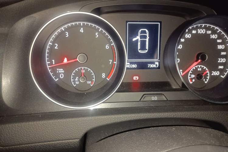 Used Volkswagen Golf 2018 230TSI Automatic Comfort Model Odometer Close Up