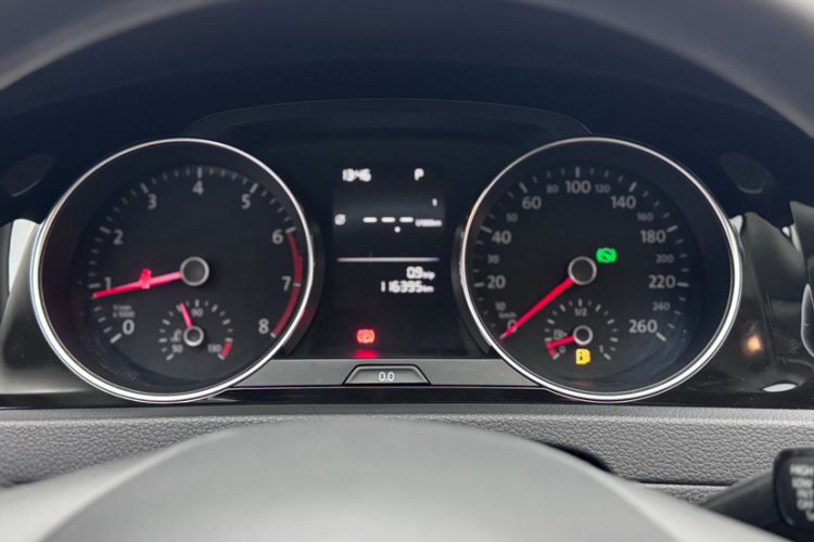 Used Volkswagen Golf 2018 1.6L Automatic Fashion Model Odometer Close Up